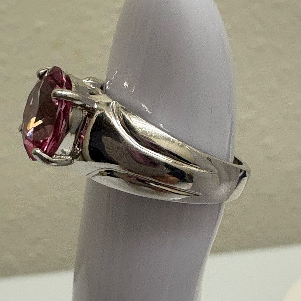 Elegant Pink Topaz Silver Ring - Picture 3 of 6